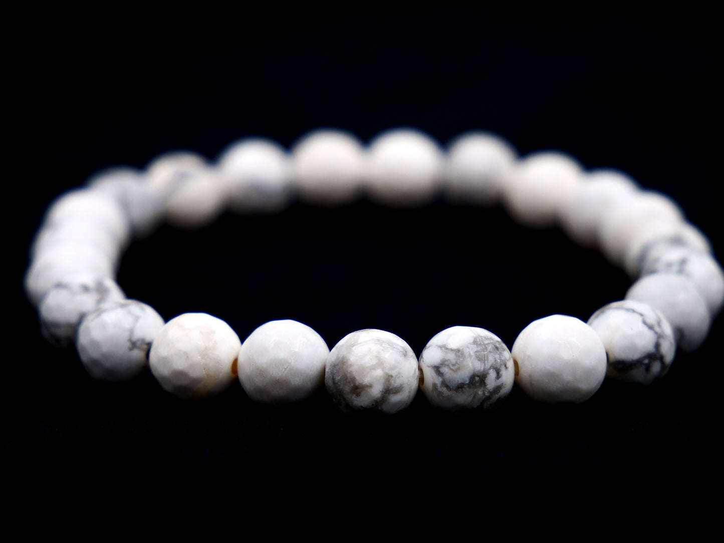 Bracelet en magnésite - 8mm facetté