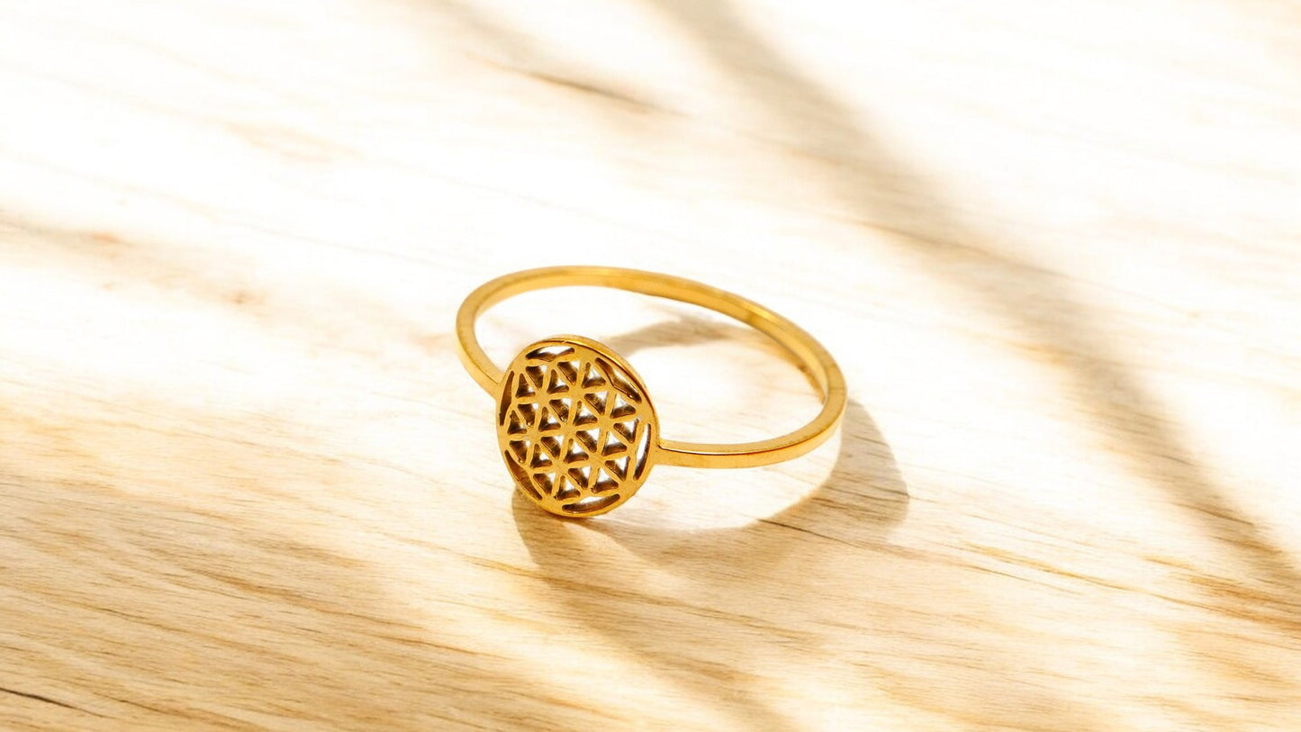Bague dorée fleur de vie