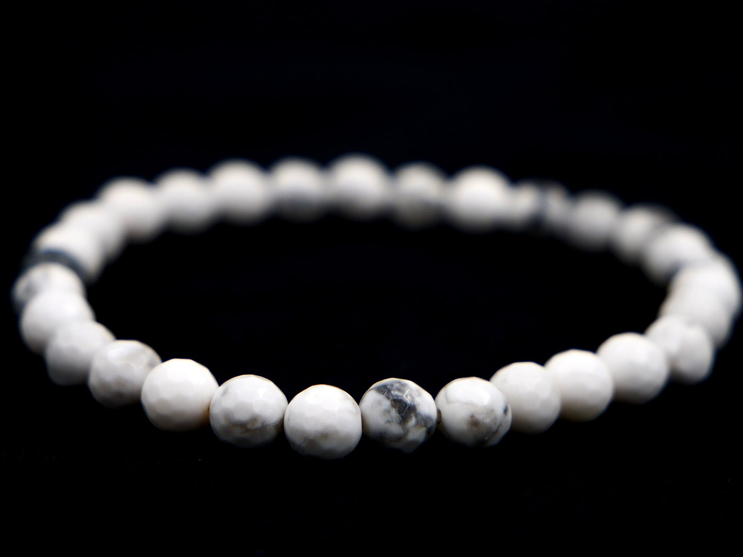 Bracelet en magnésite - 6mm facetté