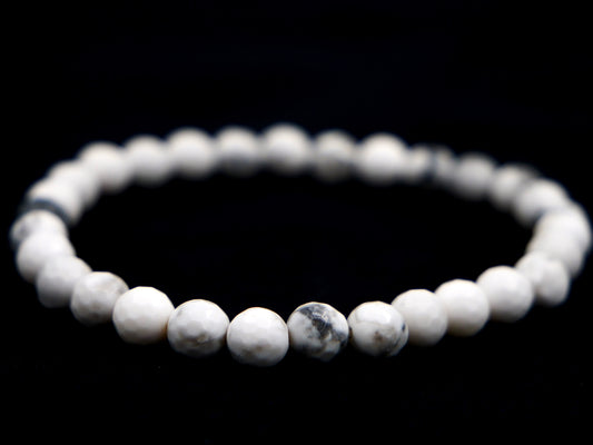 Bracelet en magnésite - 6mm facetté