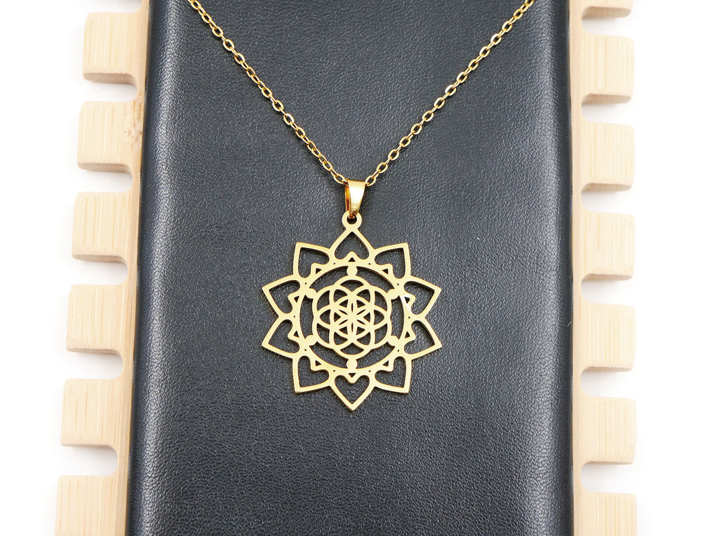 Pendentif fleur de lotus avec chaînette en acier - Doré