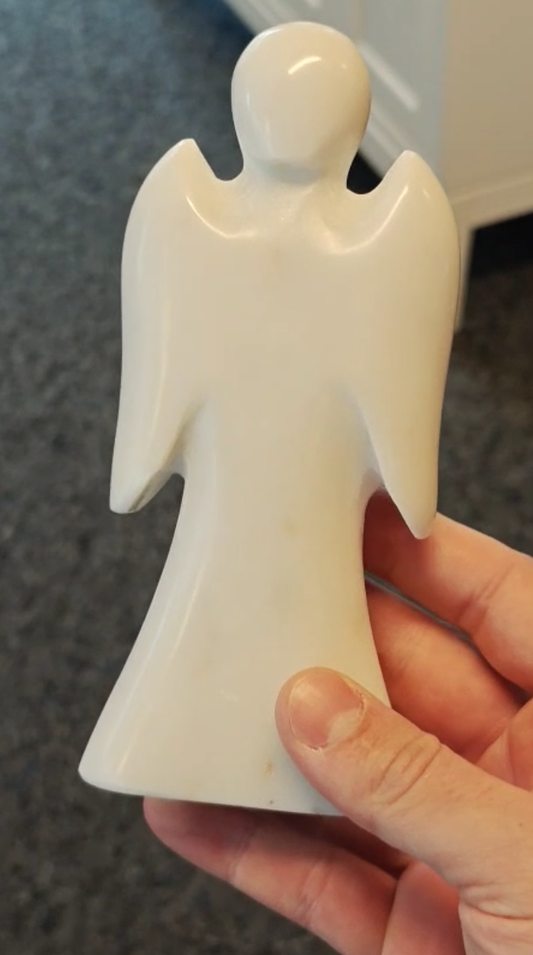 Ange en marbre blanc