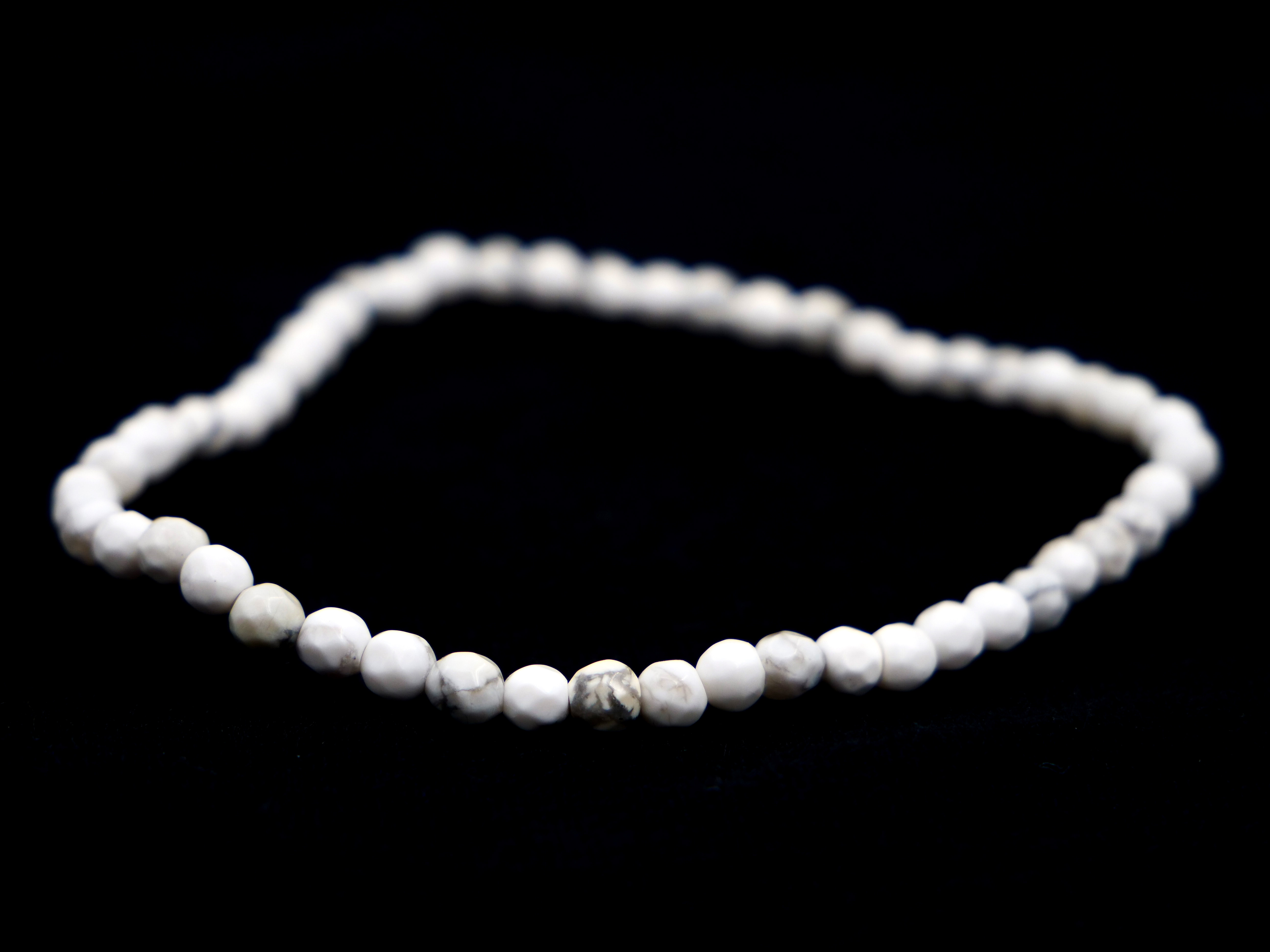 Bracelet en magnésite - 4mm facetté